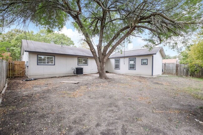 Building Photo - 2730 Bear Springs Dr