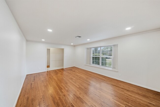 Building Photo - 10170 Hanka Dr