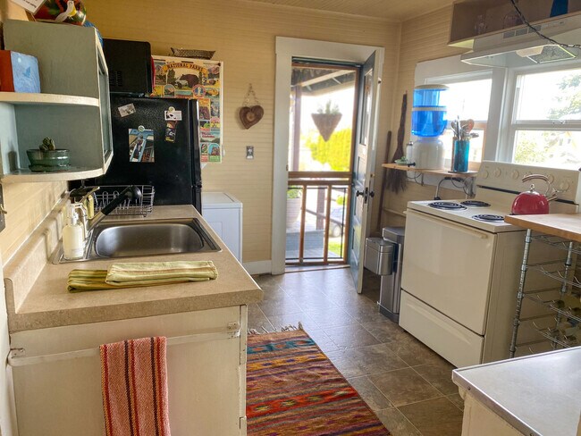 Building Photo - 1311 N Garden St