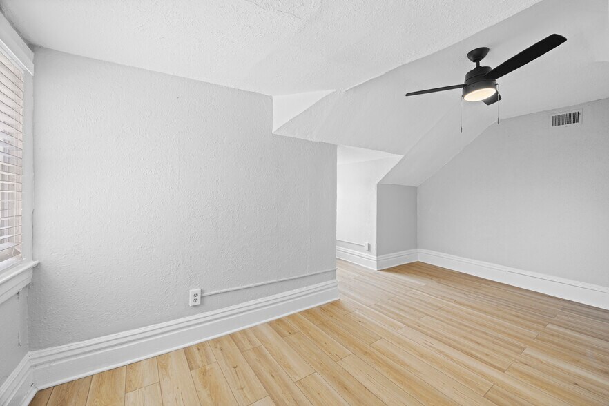 Building Photo - 4055 Warwick Blvd