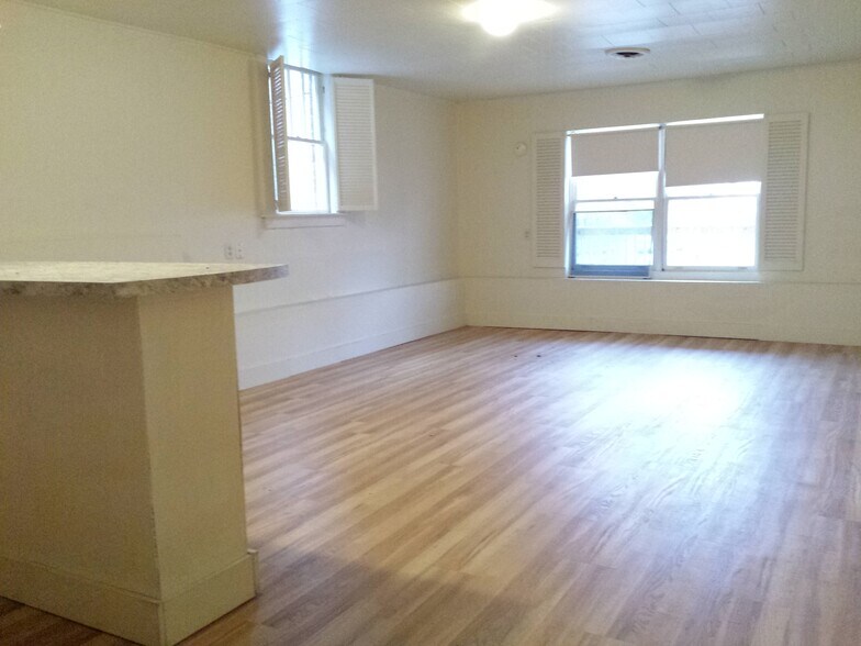 Building Photo - 19 S Willard St