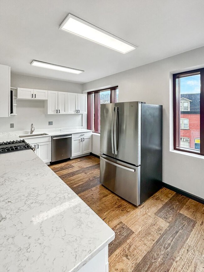 Building Photo - 101 E Lincoln Ave