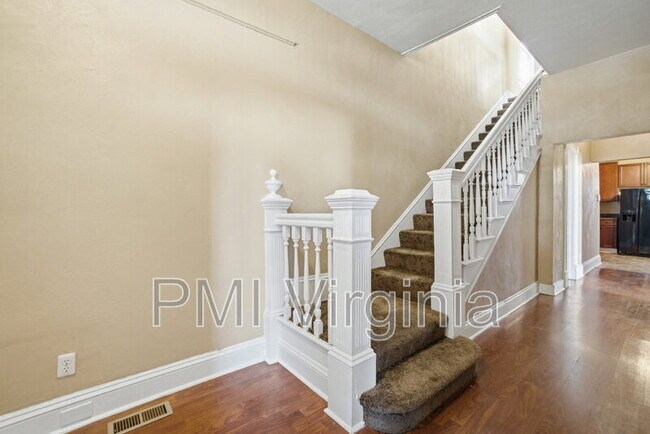 Building Photo - 527 W 26th St