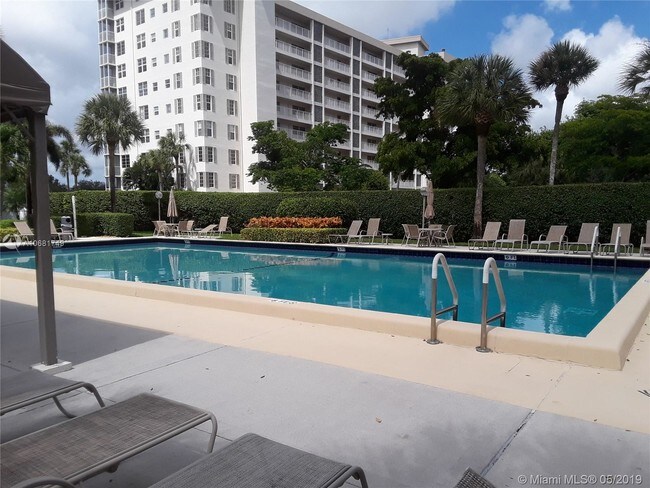 Building Photo - 3499 Oaks Way