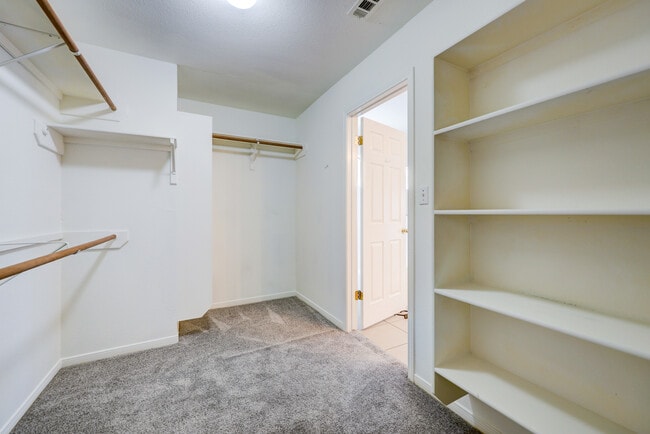 Building Photo - 804 Windsor Hill Dr