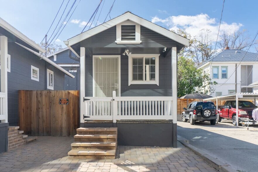 Building Photo - 142 Bell St