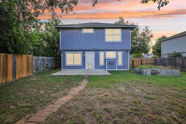 Building Photo - 1605 Lantern Light Dr