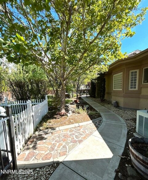 Building Photo - 3140 Scarlet Oaks Ct