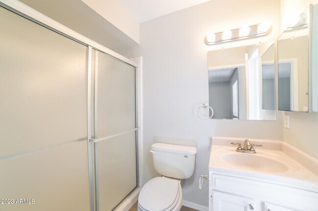 Building Photo - 10347 W Hazelwood Ave