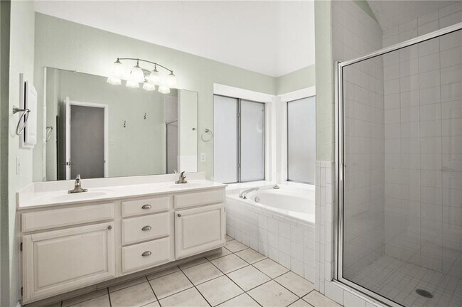 Building Photo - 8004 Cahill Dr