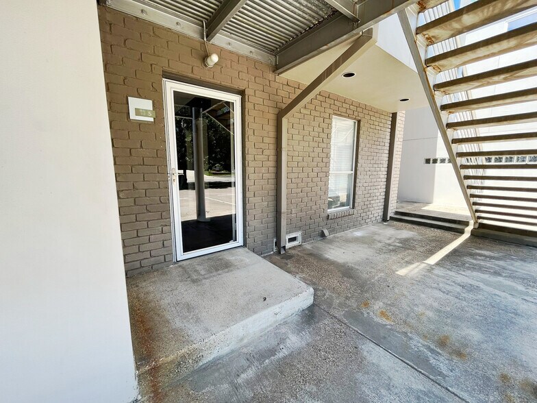 Building Photo - 4231 Travis St
