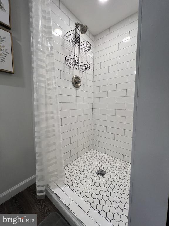 Building Photo - 324 S Castle St