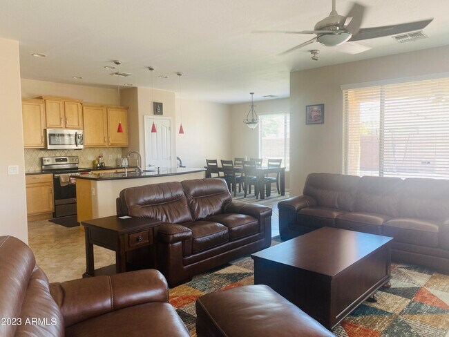 Building Photo - 453 W Lantana Pl