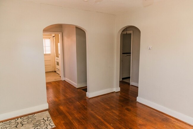 Building Photo - LEASING SPECIAL: 1/2 MONTH FREE IF SIGNED BY 8/10/2026