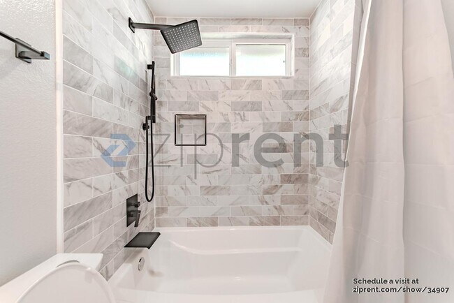 Building Photo - 12331 Hilldale Ct