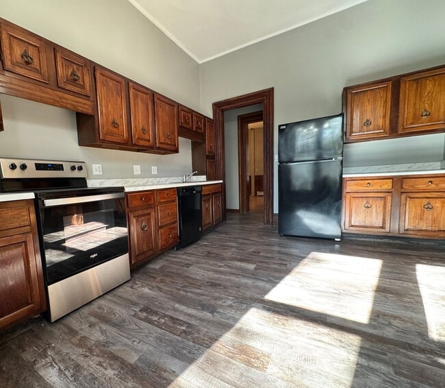 Building Photo - 349 Sixth Avenue S