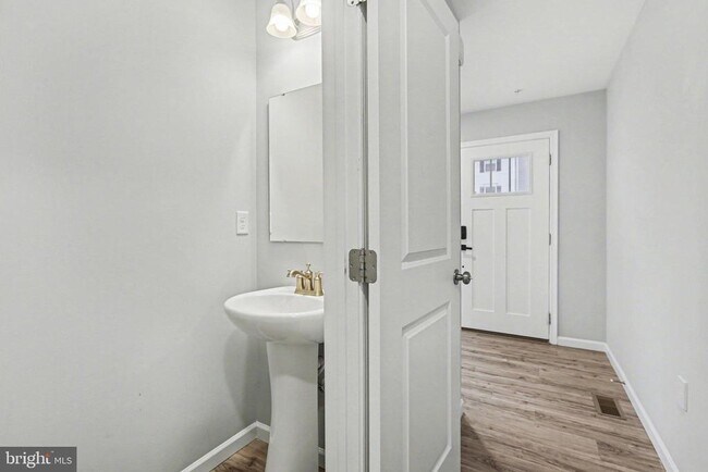 Building Photo - 8110 Kelly Dr