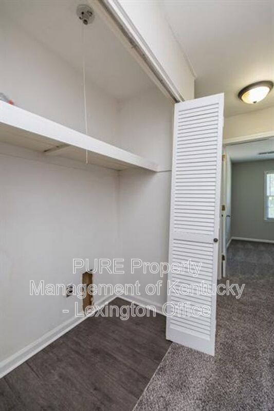 Building Photo - 3736 Camelot Dr