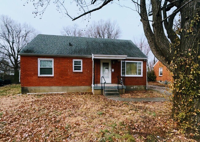 Building Photo - 4 Bedroom 1 Bathroom Home
