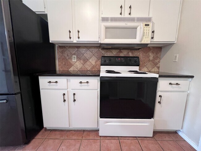 Building Photo - 22422 Elsinore Dr