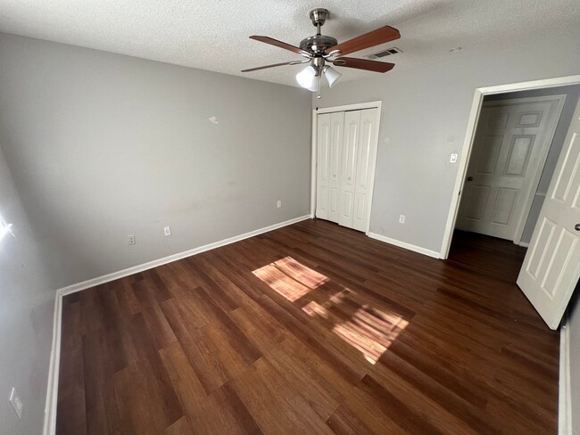 Building Photo - 3 bedroom, 2 bathroom home in Baton Rouge,...