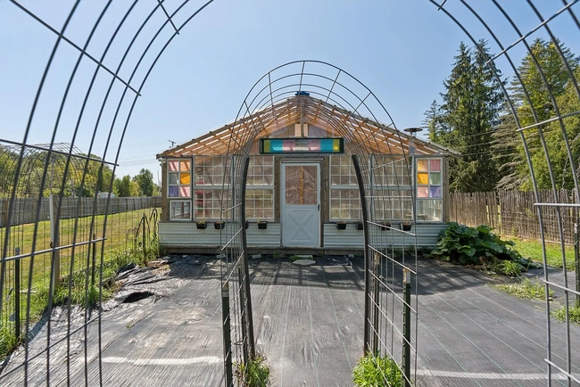 Building Photo - Modern Comfort Meets Country Charm in Cumberland