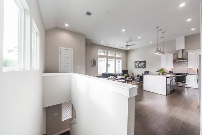 Building Photo - 2149 Hoskins Dr