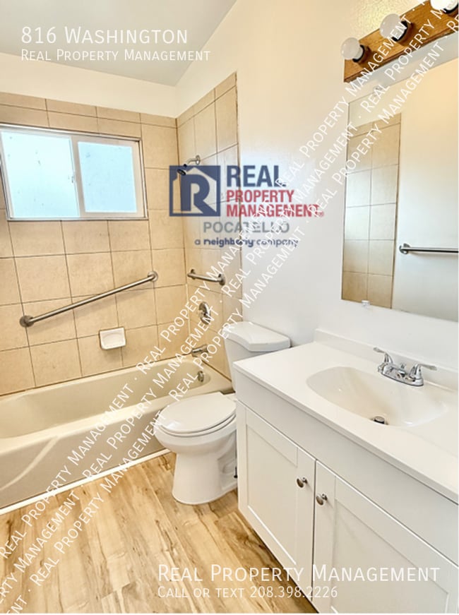 Building Photo - 816 Washington-