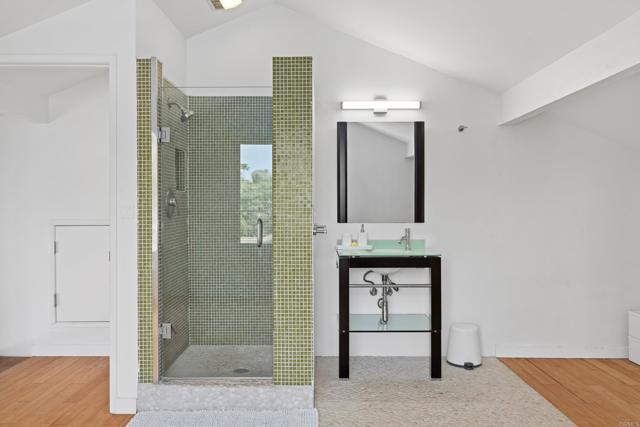 Building Photo - 1420 Flair Dr