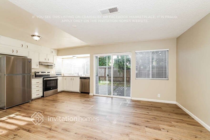 Building Photo - 2156 Cormorant Dr