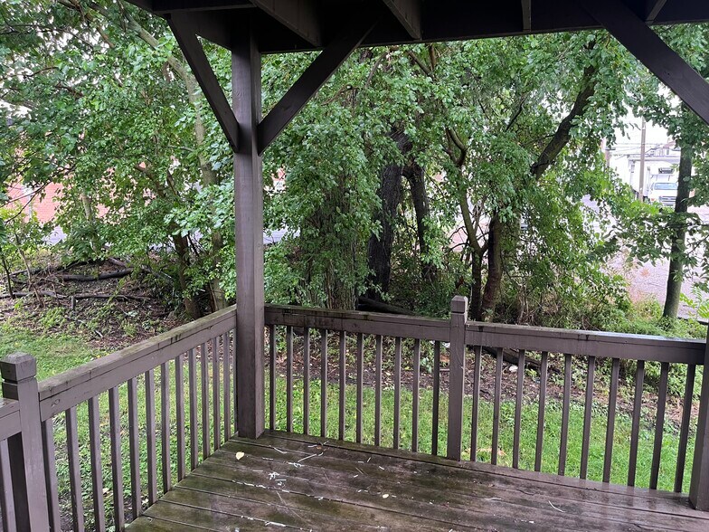 Outdoor living area - 114 N Third St