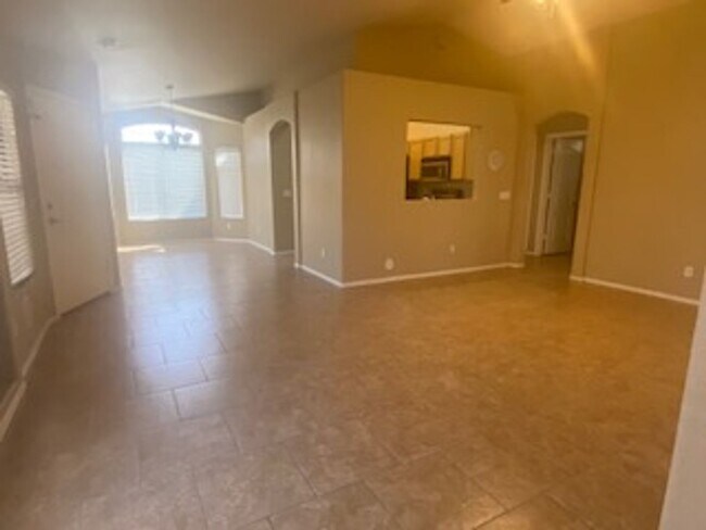 Building Photo - BEAUTIFUL SINGLE LEVEL 3 BEDROOM HOME IN PRIME GILBERT LOCATION.