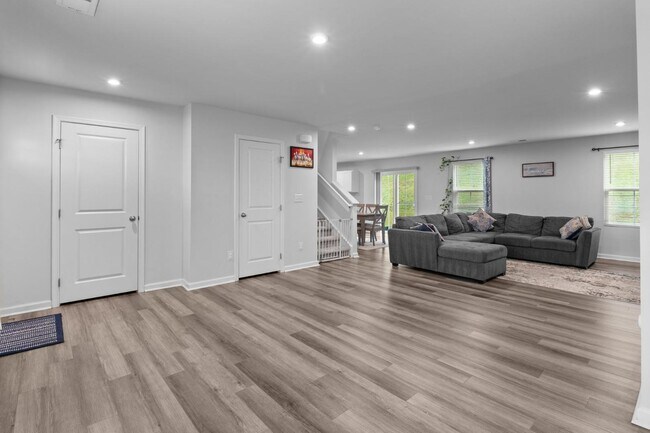 Building Photo - 703 Pointe Andrews Drive