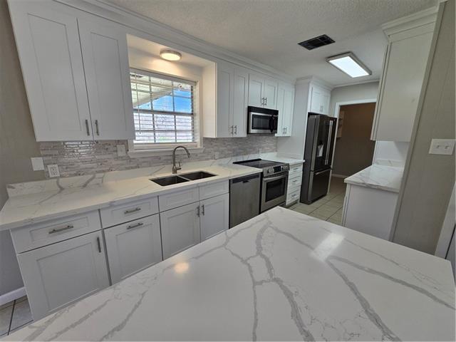 Building Photo - 121 Sunshine Dr