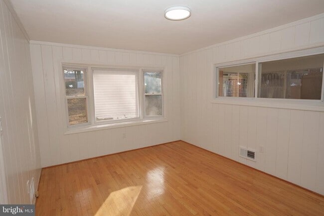 Building Photo - 4305 Elmwood Rd