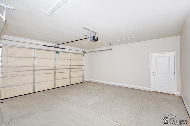 Building Photo - 10688 E 45th St