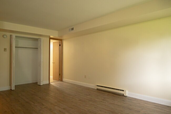 Building Photo - 39 4th Ave