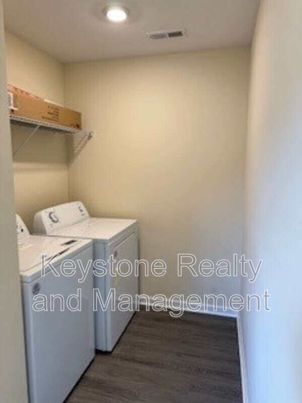 Building Photo - 135 Mace Ln