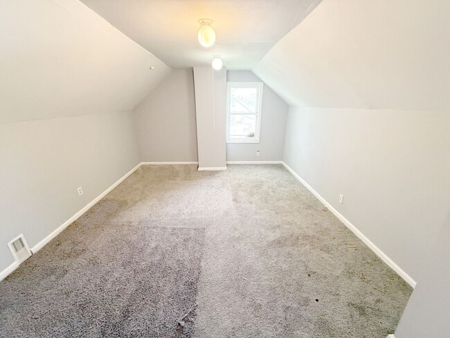 Building Photo - 3 BED 2 BATH BEAUTIFUL SINGLE FAMILY HOME