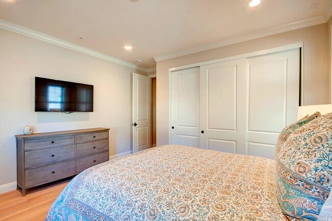 Building Photo - 109 Dahlia St