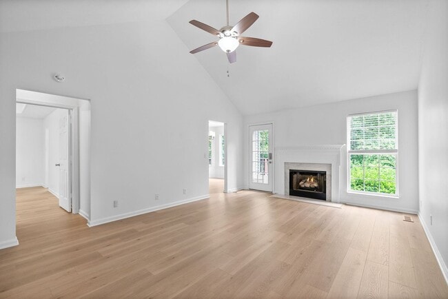 Building Photo - Pet Friendly Three Bedroom in Springfield!