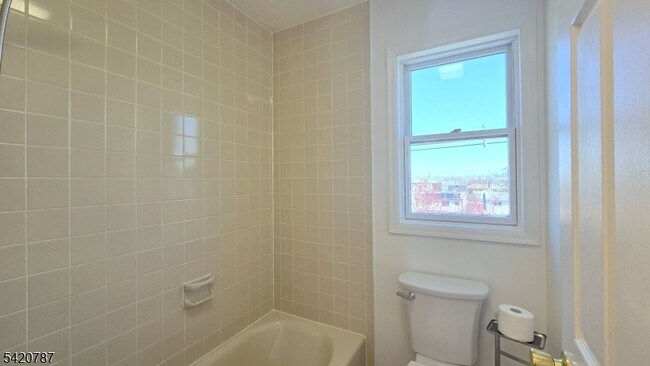 Building Photo - 360 Broad St