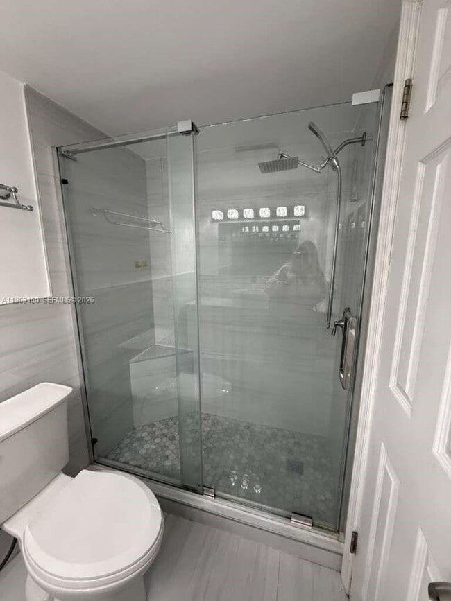 Building Photo - 1550 NE 191st St