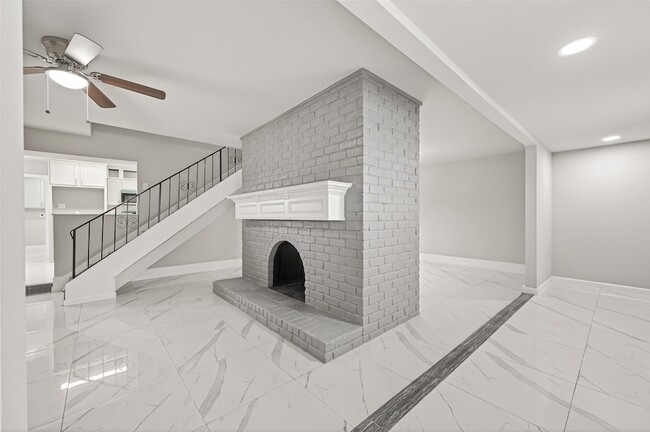 Building Photo - 7739 Antoine Dr