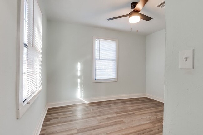 Building Photo - Remodeled three bed house on a quiet cul-de-sac