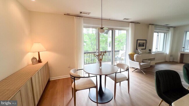 Building Photo - 10111 Windstream Dr