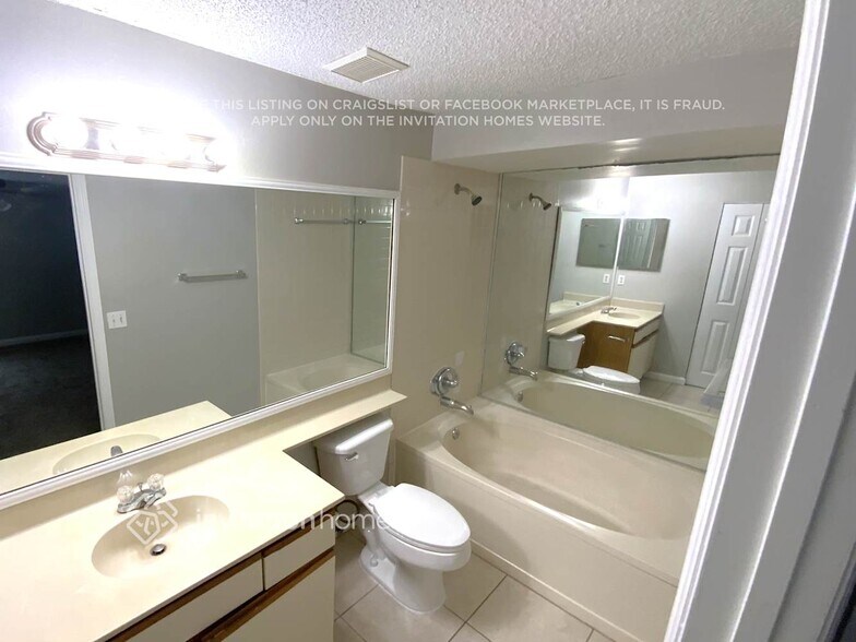 Building Photo - 4859 Wallingford Pl E