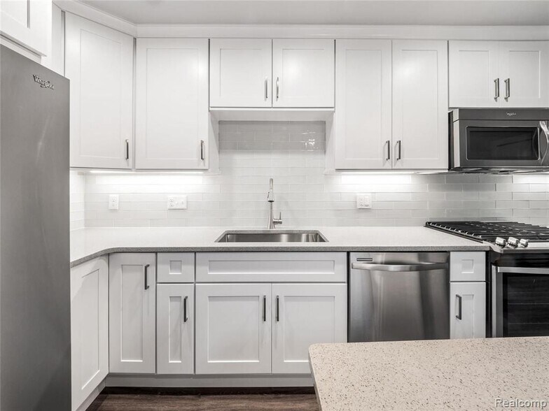 Building Photo - 662 Purdy St