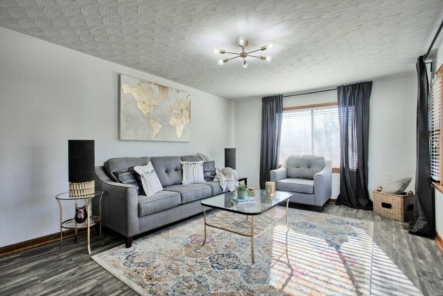 Building Photo - 340 S Benton St