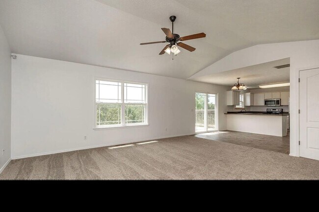 Building Photo - 523 Amber Ave